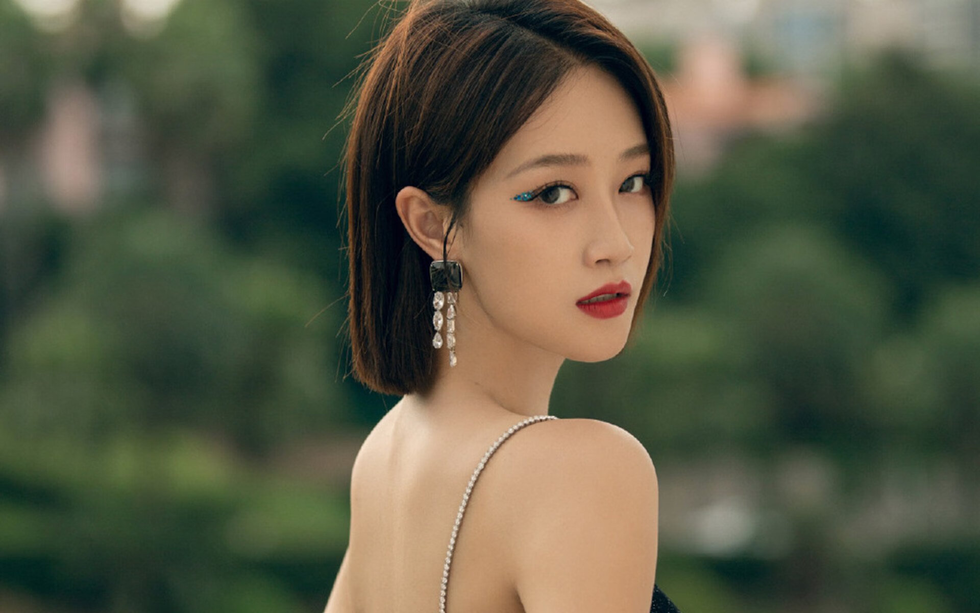 速度与荣耀，赛道新章与绿茵传奇的激情碰撞